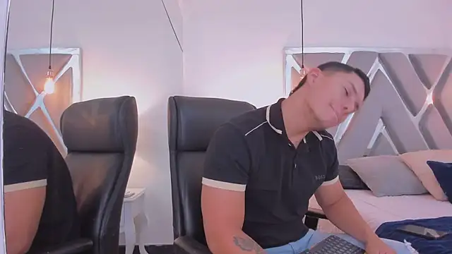 Chriss Diamond online show from April 2026 08:03:02 PM