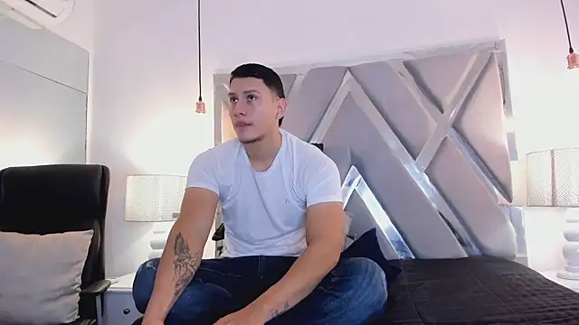 Chriss Diamond online show from April 2026 03:41:02 AM