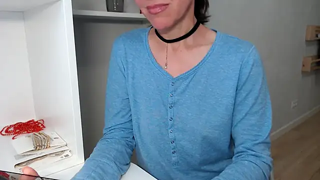 LadyL2026 online show from May 2026 06:22:01 AM