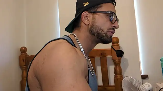 robin103666 online show from April 2026 08:32:02 AM