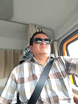 DosAlmasArdientesED online show from April 2026 08:04:01 PM