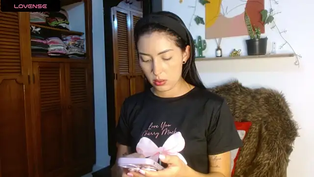 ivanna dl online show from May 2026 01:05:01 AM
