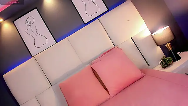 Kornylovee online show from April 2026 08:26:02 PM