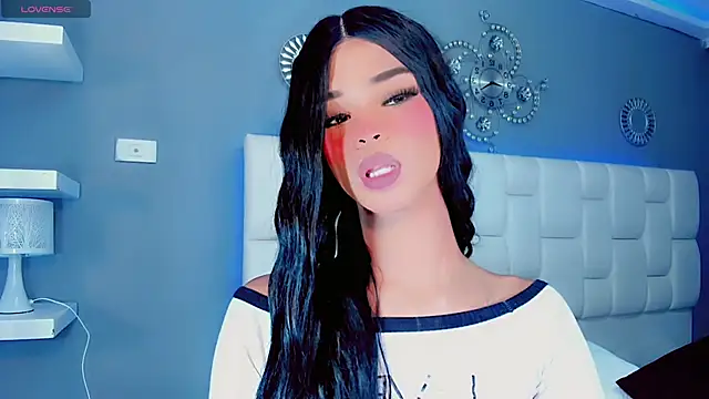 Kornylovee online show from April 2026 09:18:02 PM