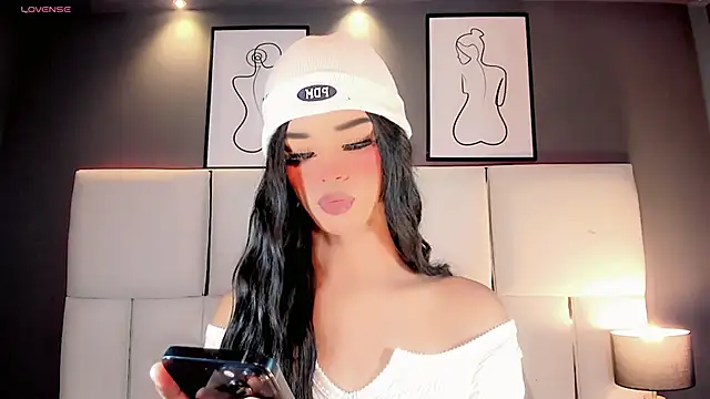 Kornylovee online show from April 2026 08:47:02 PM