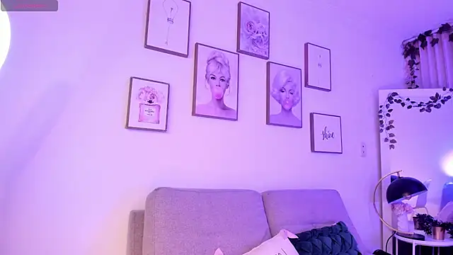 emilydolly  online show from May 2026 11:13:02 AM