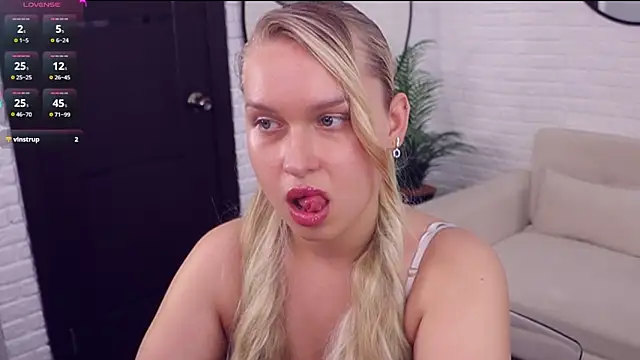 Snapshot of angelic_coy chatting on June 2026 11:26:01 AM angelic coy online show from June 2026 11:26:01 AM