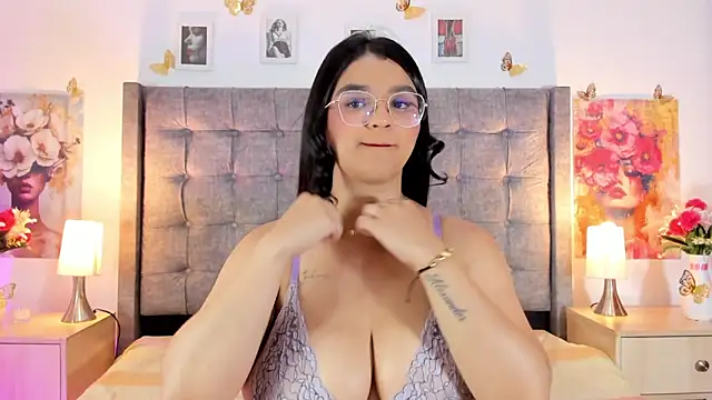 Snapshot of SamantaAristizabal2 chatting on April 2026 11:03:02 AM SamantaAristizabal2 online show from April 2026 11:03:02 AM