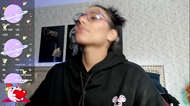 Snapshot of ValeAlvarez_ chatting on April 2026 03:16:02 PM ValeAlvarez online show from April 2026 03:16:02 PM