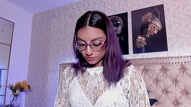 Snapshot of ValeAlvarez_ chatting on April 2026 03:52:02 PM ValeAlvarez online show from April 2026 03:52:02 PM