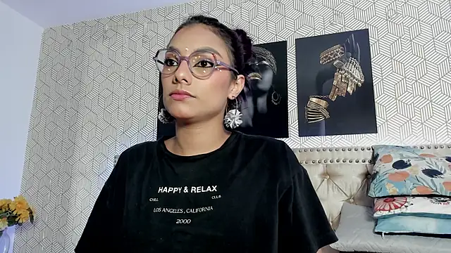 Snapshot of ValeAlvarez_ chatting on April 2026 03:58:02 PM ValeAlvarez online show from April 2026 03:58:02 PM