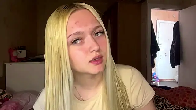 Sophia Blonde online show from May 2026 04:24:01 PM