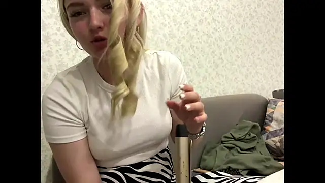 Sophia Blonde online show from May 2026 04:56:01 PM