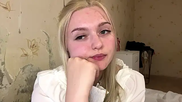 Sophia Blonde online show from April 2026 05:30:02 PM