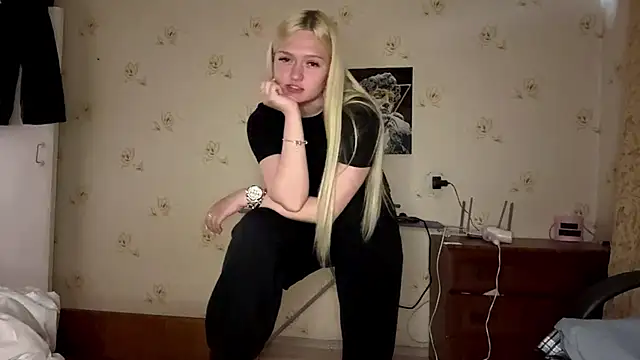 Sophia Blonde online show from May 2026 06:19:02 PM