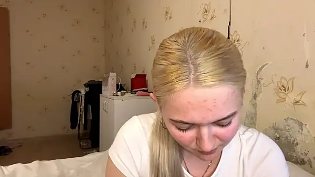 Sophia Blonde online show from April 2026 04:35:02 PM