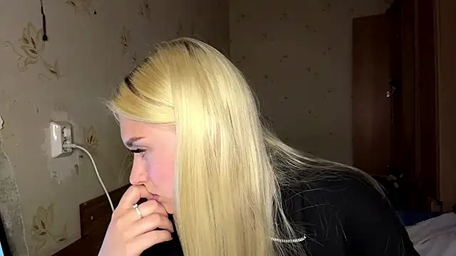 Sophia Blonde online show from May 2026 03:30:01 PM