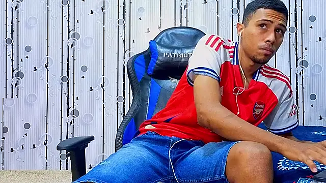 Charlies Fox online show from April 2026 07:15:02 PM