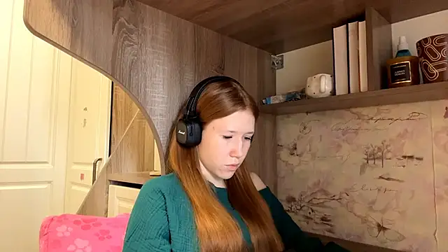 KiraNice1 online show from April 2026 07:32:02 AM