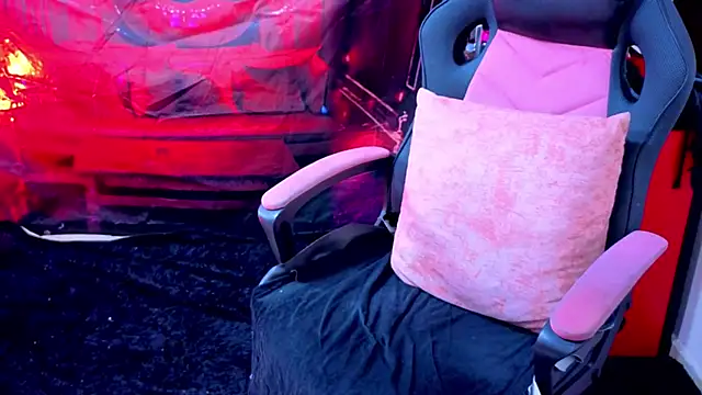 Toy and Pain online show from March 2026 06:54:01 PM