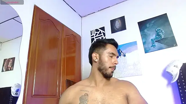 Snapshot of romanpearce_ chatting on June 2026 08:25:02 PM romanpearce online show from June 2026 08:25:02 PM