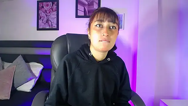 Snapshot of Fenixx_19 chatting on April 2026 11:22:02 AM Fenixx 19 online show from April 2026 11:22:02 AM