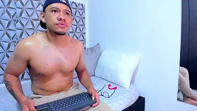 Snapshot of Benjamin_lich chatting on April 2026 02:12:02 PM Benjamin lich online show from April 2026 02:12:02 PM