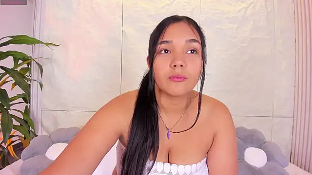 Snapshot of MiaDancen chatting on April 2026 08:03:02 PM MiaDancen online show from April 2026 08:03:02 PM