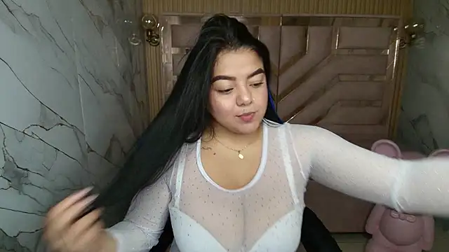 luna  r  online show from May 2026 07:39:01 PM
