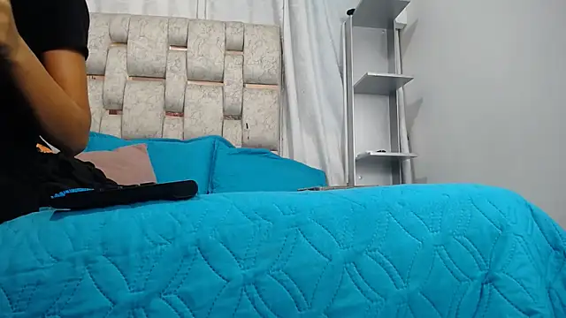 SELF DESTRUCCIONN online show from April 2026 07:58:02 PM