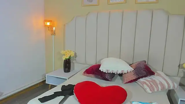 Sara Hanks online show from April 2026 02:21:01 PM