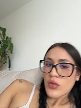 SerenaFox  online show from April 2026 07:31:01 PM