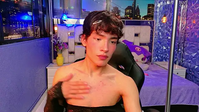 IsaacNovaa online show from April 2026 09:39:33 PM