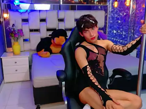 IsaacNovaa online show from April 2026 07:20:02 PM