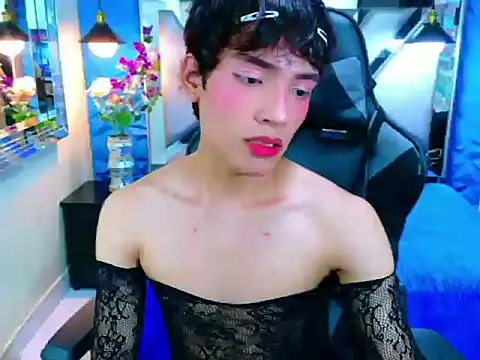 IsaacNovaa online show from April 2026 05:03:02 PM