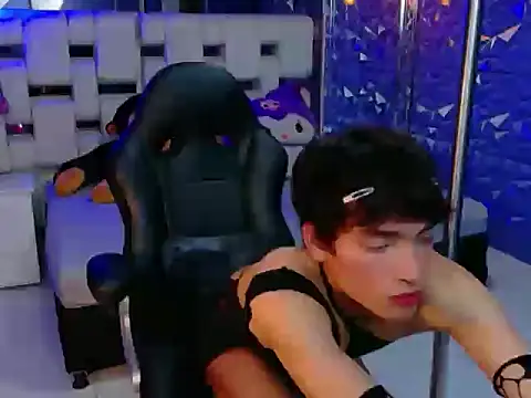 IsaacNovaa online show from April 2026 07:20:02 PM