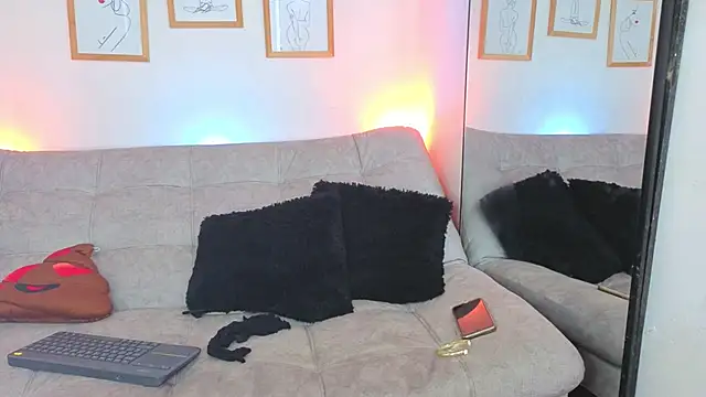 Snapshot of CharlotteCopper_ chatting on April 2026 10:18:02 AM CharlotteCopper online show from April 2026 10:18:02 AM