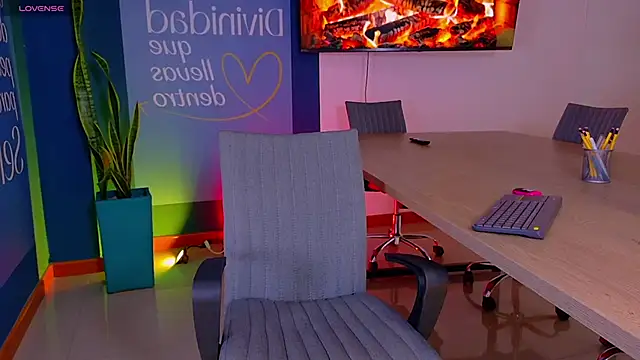 Diamondpierce online show from April 2026 07:51:01 PM