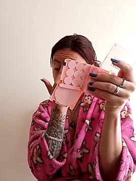 AuroraaMoonn online show from April 2026 01:39:01 PM