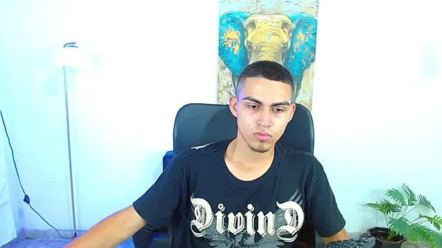 lucass 18 online show from April 2026 07:43:02 PM