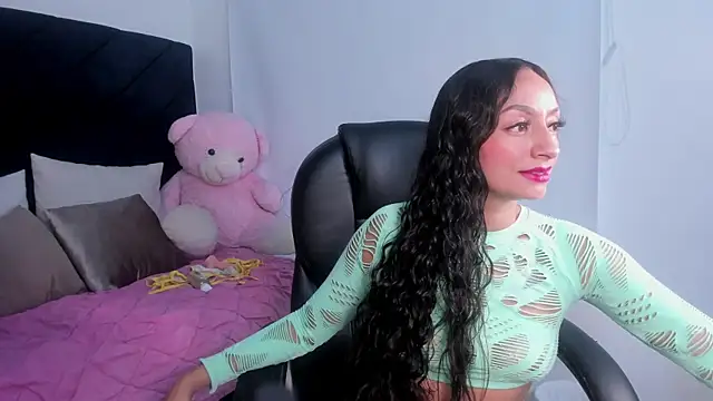natalia vela online show from April 2026 10:08:02 PM