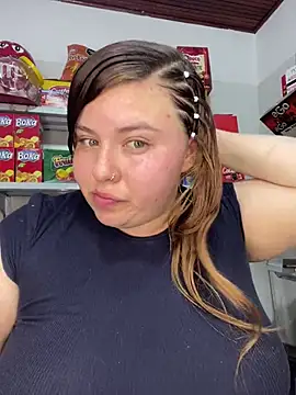 Snapshot of kitty__pinnk chatting on June 2026 07:33:01 PM kitty pinnk online show from June 2026 07:33:01 PM