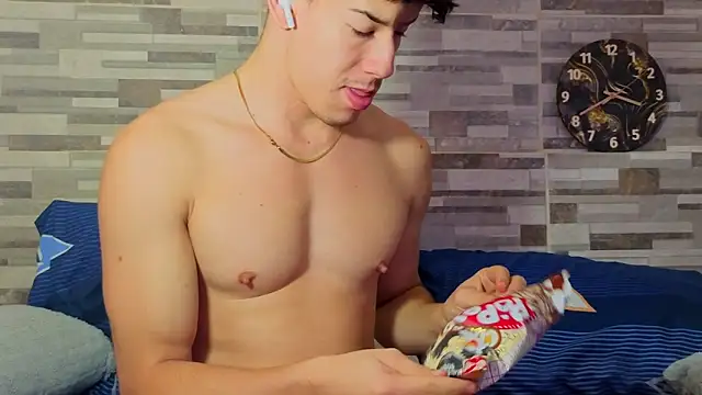 MAX COOPER1 online show from March 2026 10:11:01 PM