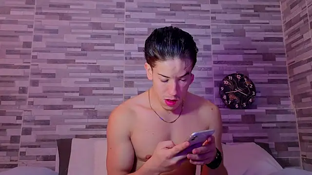 MAX COOPER1 online show from March 2026 09:13:02 PM