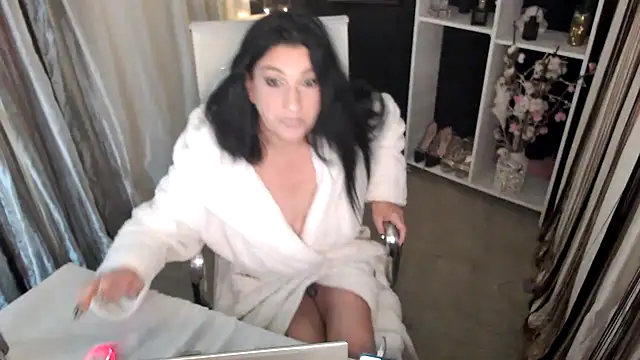 Snapshot of DreamLove2020 chatting on October 2025 08:11:02 PM DreamLove2020 online show from October 2025 08:11:02 PM