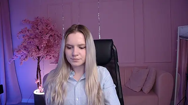 Snapshot of SherriButlers chatting on April 2026 09:13:02 AM SherriButlers online show from April 2026 09:13:02 AM