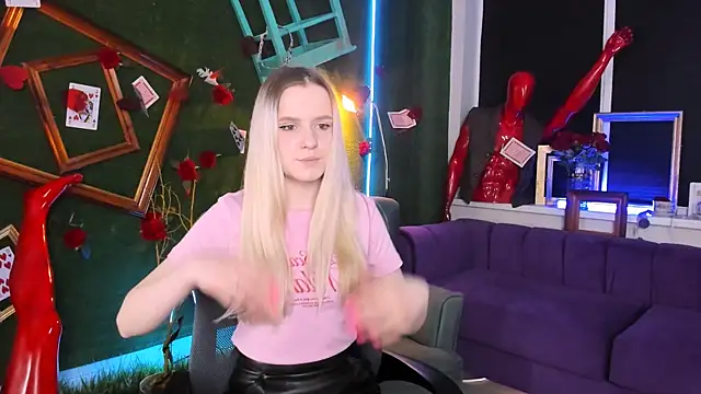 Snapshot of SherriButlers chatting on April 2026 05:23:01 AM SherriButlers online show from April 2026 05:23:01 AM