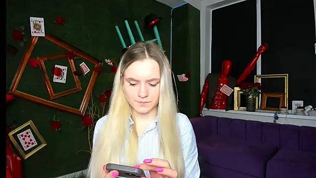 Snapshot of SherriButlers chatting on April 2026 09:10:01 AM SherriButlers online show from April 2026 09:10:01 AM