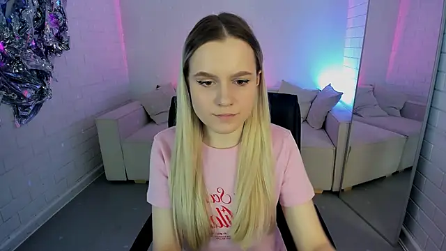 Snapshot of SherriButlers chatting on April 2026 09:27:02 AM SherriButlers online show from April 2026 09:27:02 AM