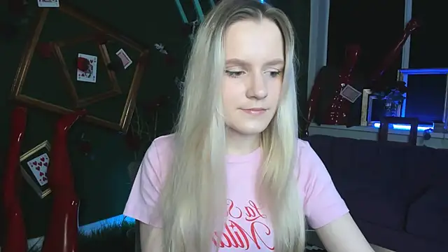 Snapshot of SherriButlers chatting on April 2026 09:15:01 AM SherriButlers online show from April 2026 09:15:01 AM